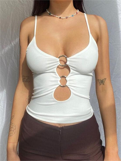 Top corto con escote halter y diseño de aro en forma de O