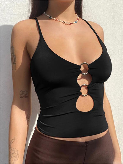 Top corto con escote halter y diseño de aro en forma de O