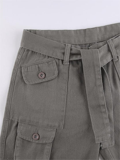 Pantalones cargo vintage de los años 90 en color gris con bolsillos cargo