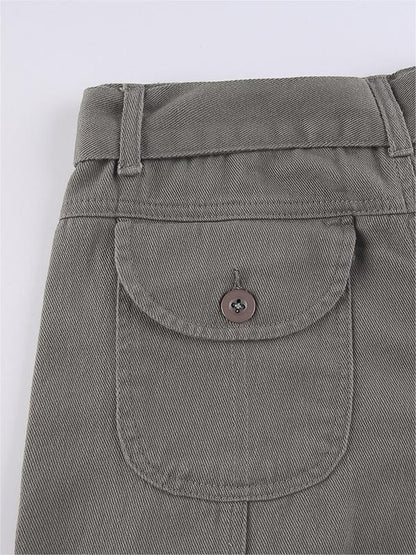 Pantalones cargo vintage de los años 90 en color gris con bolsillos cargo