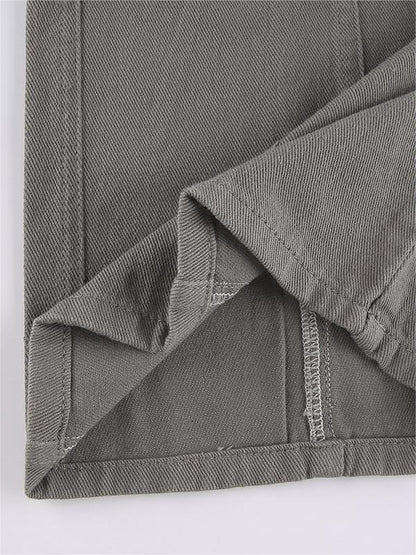 Pantalones cargo vintage de los años 90 en color gris con bolsillos cargo