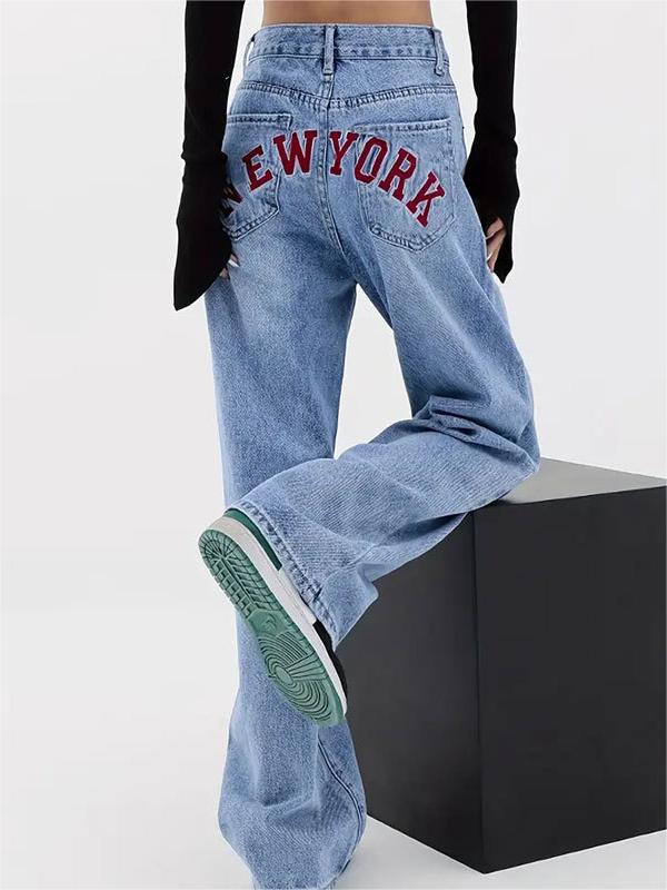 Baggy boyfriend jeans with an embroidered motif on the back