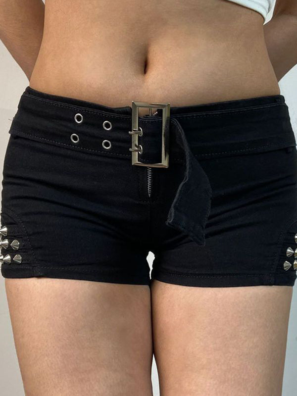 Pantalones cortos vaqueros negros de tiro bajo con cinturón y remaches estilo punk