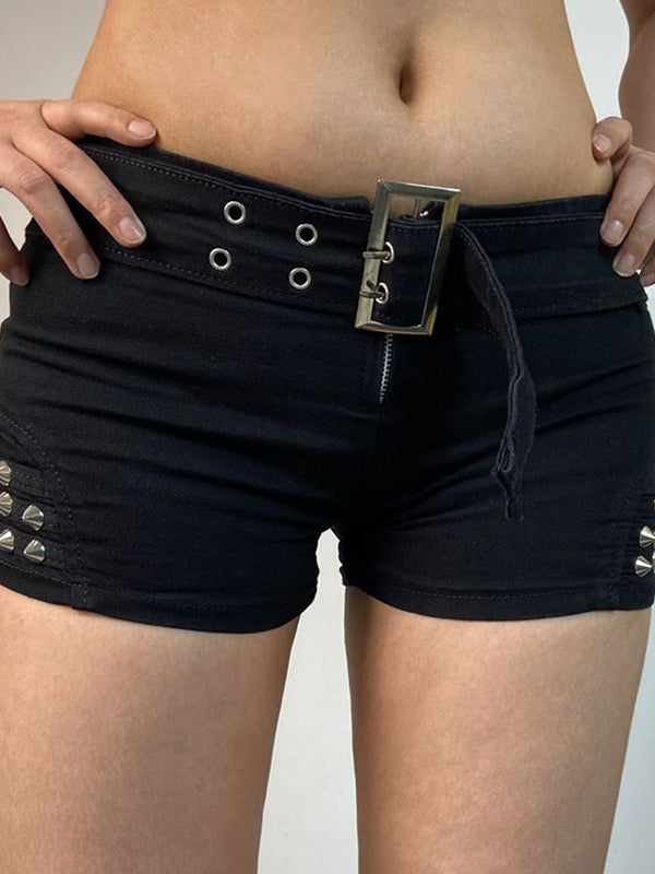 Pantalones cortos vaqueros negros de tiro bajo con cinturón y remaches estilo punk