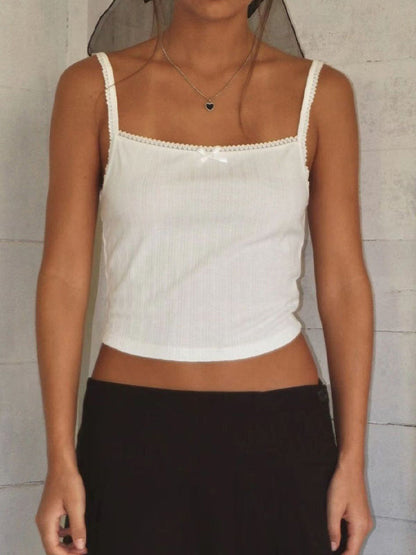 Top camisero ajustado con encaje y lazo blanco Y2K