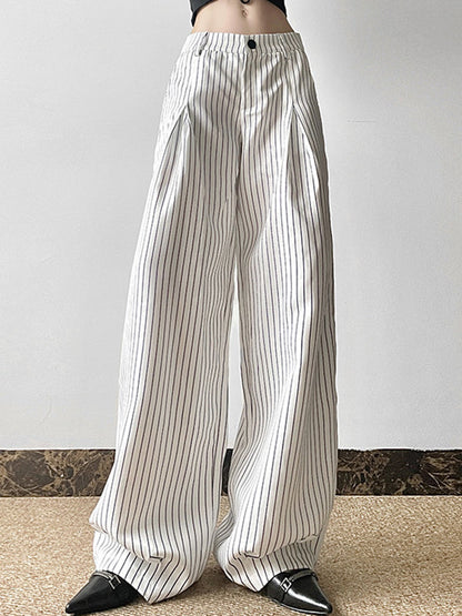 Pantalones cargo con estampado de rayas vintage en color blanco