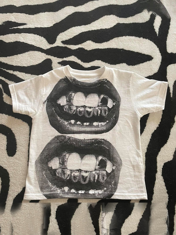 Camiseta punk de manga corta con estampado de dientes