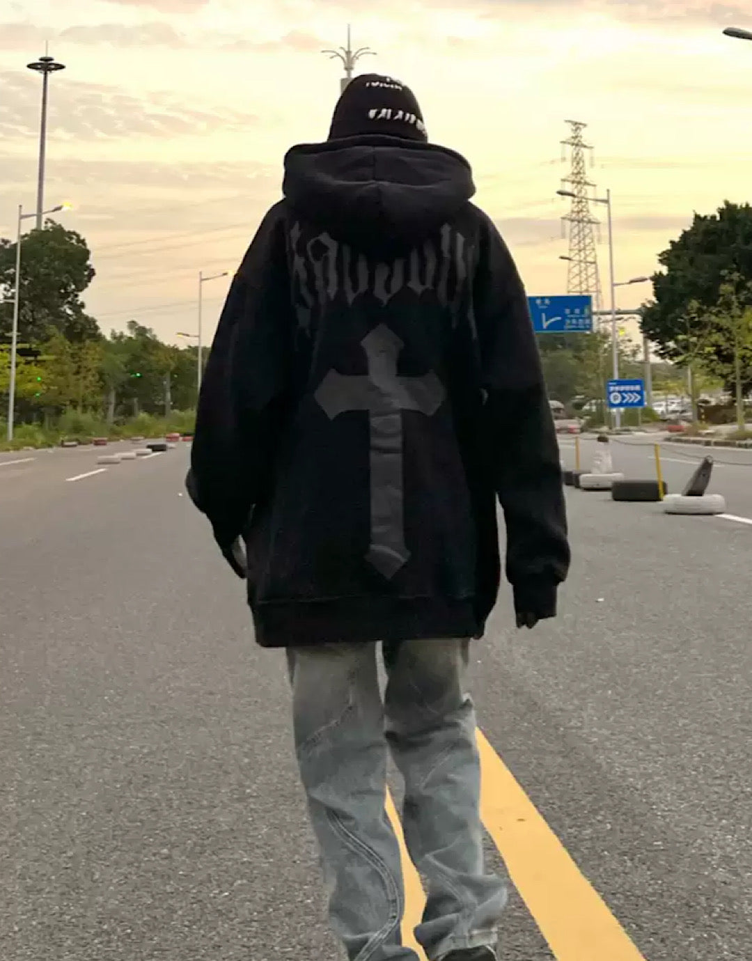 Sudadera con capucha con estampado inicial de desesperación de hip hop