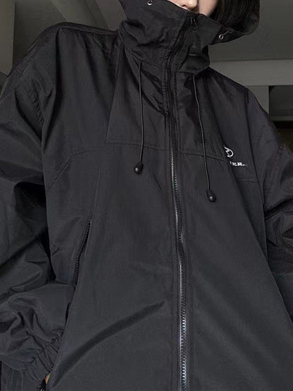 Chaqueta al aire libre impermeable retro negro retro de gran tamaño con capucha