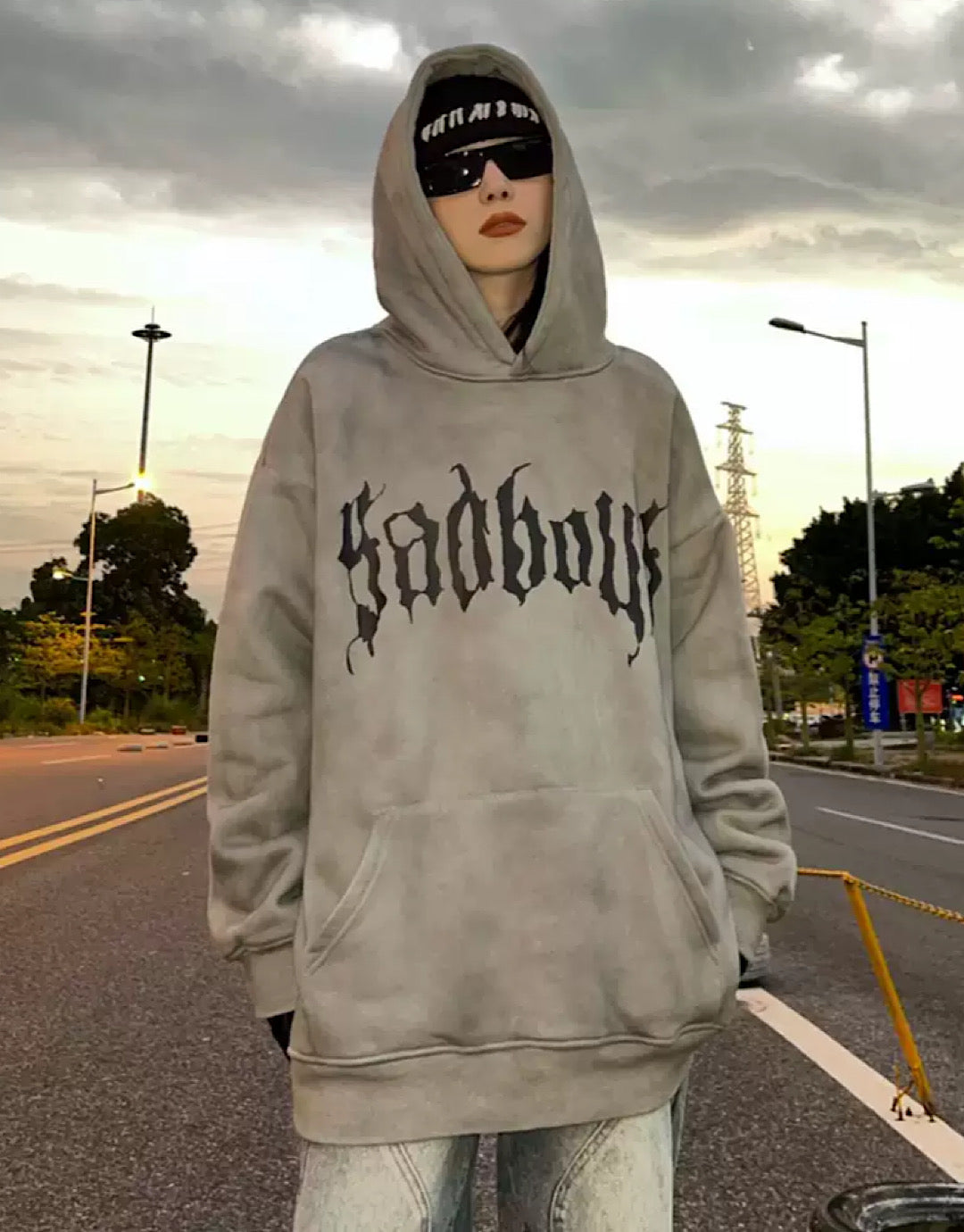 Sudadera con capucha con estampado inicial de desesperación de hip hop