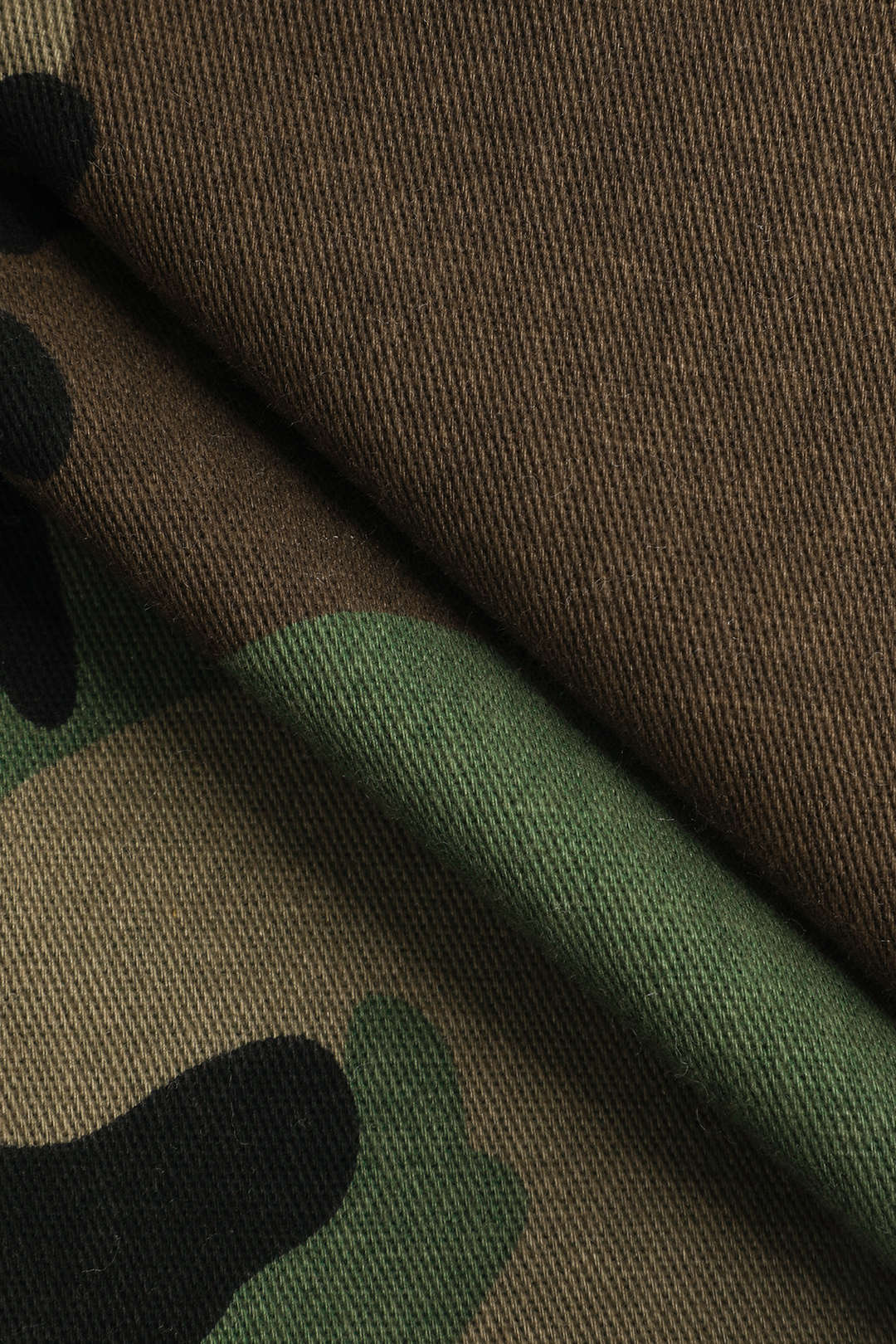 CAMO retro destruyó los pantalones cortos de carga atados