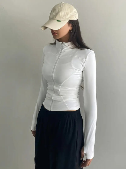 Top retro blanco de manga larga con cuello alto y cremallera