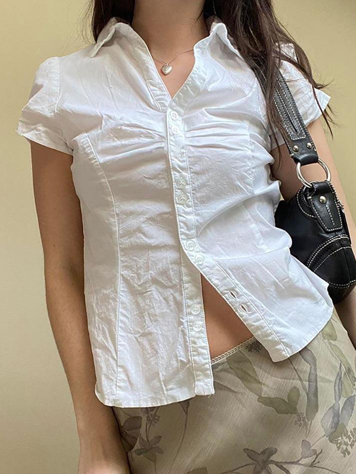 Camisa blanca de manga corta con escote en V y frunces lisos