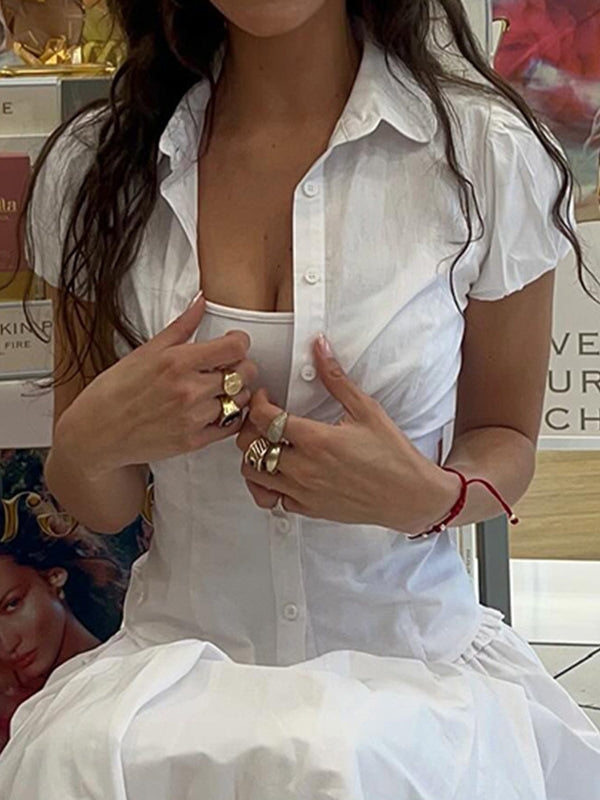 Camisa blanca vintage de manga corta con escote en V y cintura ajustada