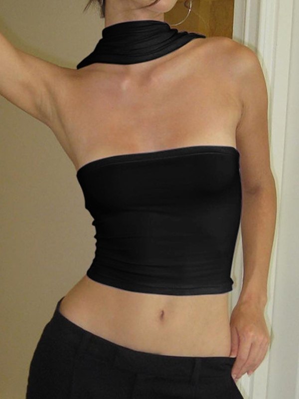 Top bandeau con tirantes estilo halter en color negro