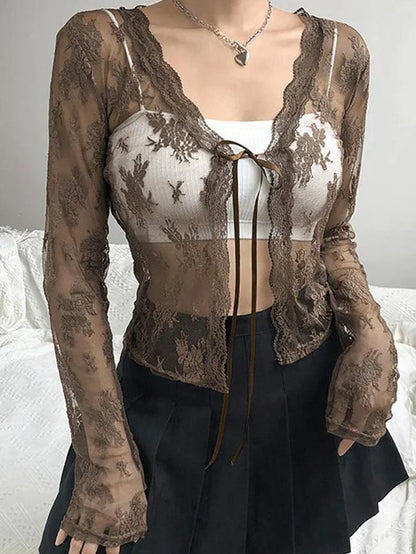 Blusa corta de manga larga con encaje y abertura frontal Y2K