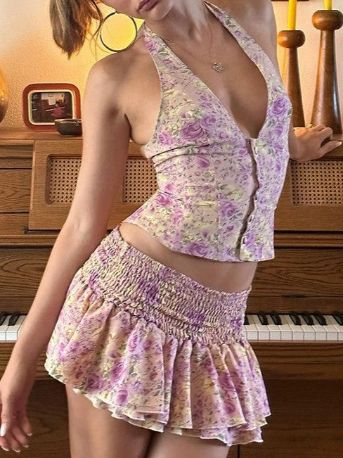 Conjunto de minifalda y top corto con cuello halter y estampado floral