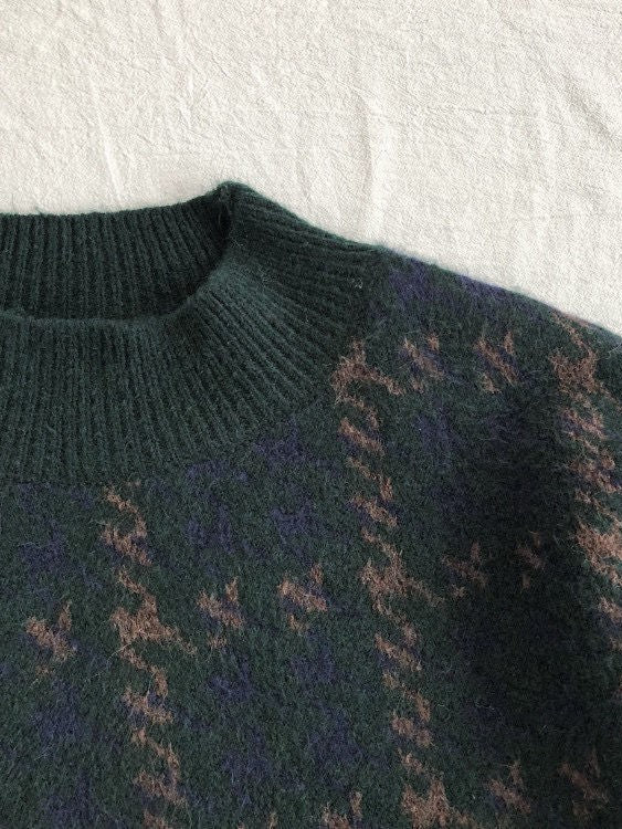 Green Vintage Knit Sweater with Plaid Pattern