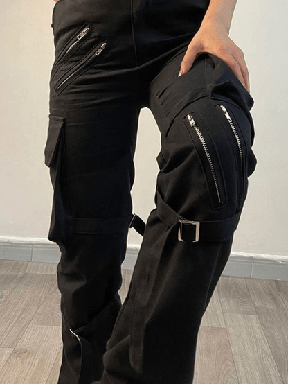 Pantalones cargo negros con detalle de tiras y cremallera estilo hip hop