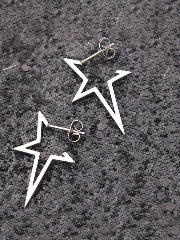 Earrings with asymmetric star pendant